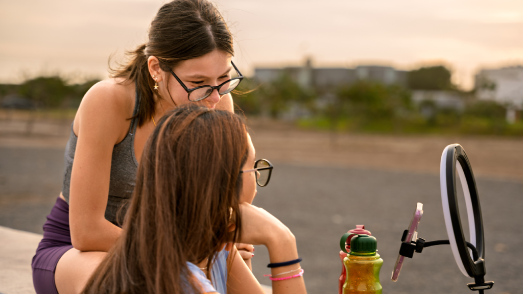 создавать контент